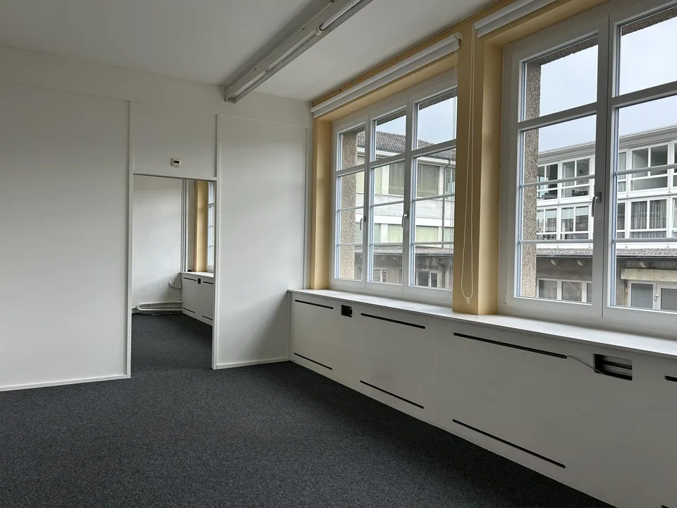 Zwei Büroräume mit Vorplatz und kleiner Teeküche
