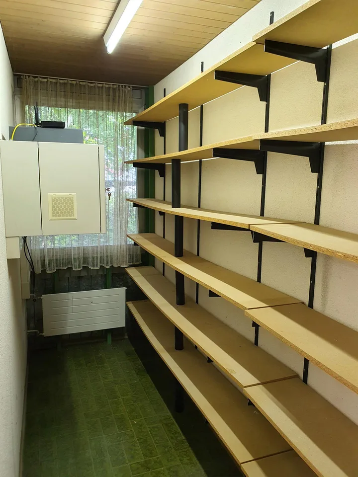 628 m² helle Lager- und Produktionsfläche mit Bürotrakt – foto 12 di 13