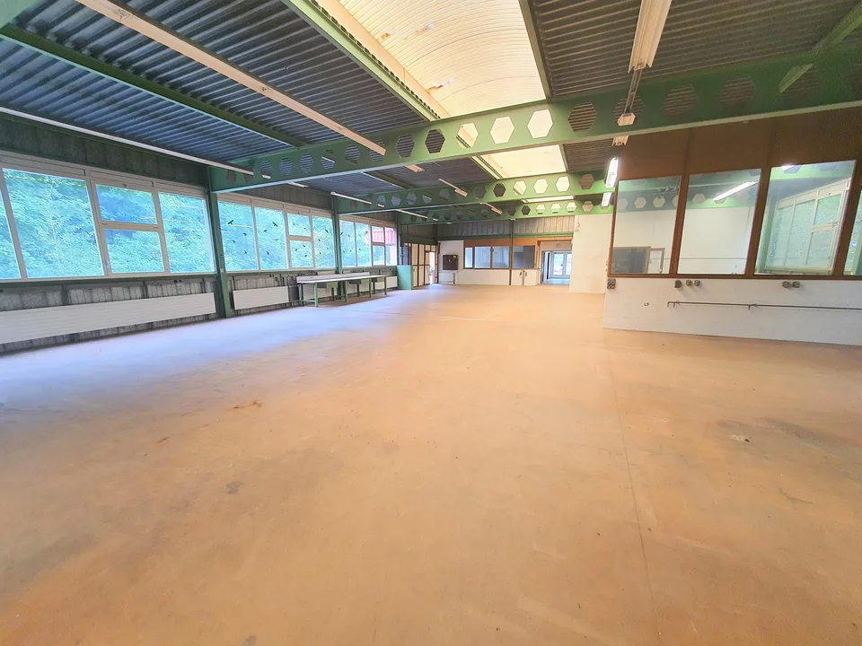 628 m² helle Lager- und Produktionsfläche mit Bürotrakt