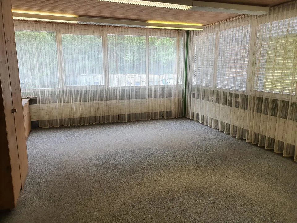628 m² helle Lager- und Produktionsfläche mit Bürotrakt – foto 7 di 13