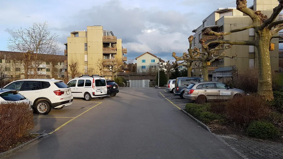 Verfügbare Tiefgaragen- und Abstellplätze