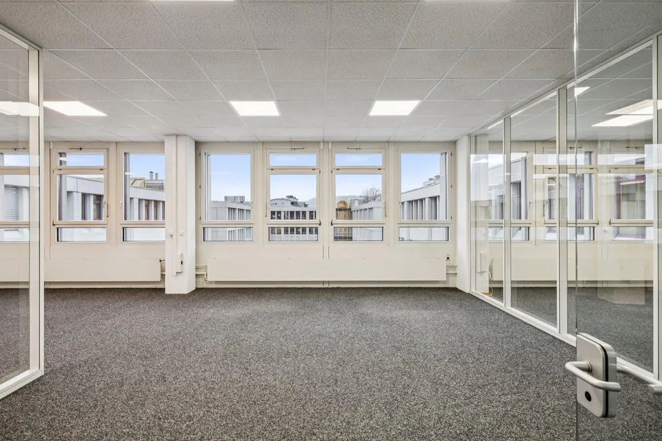 Bezugsbereite und ausgebaute Büroräume für CHF 90.00/m²/Jahr – foto 6 di 13