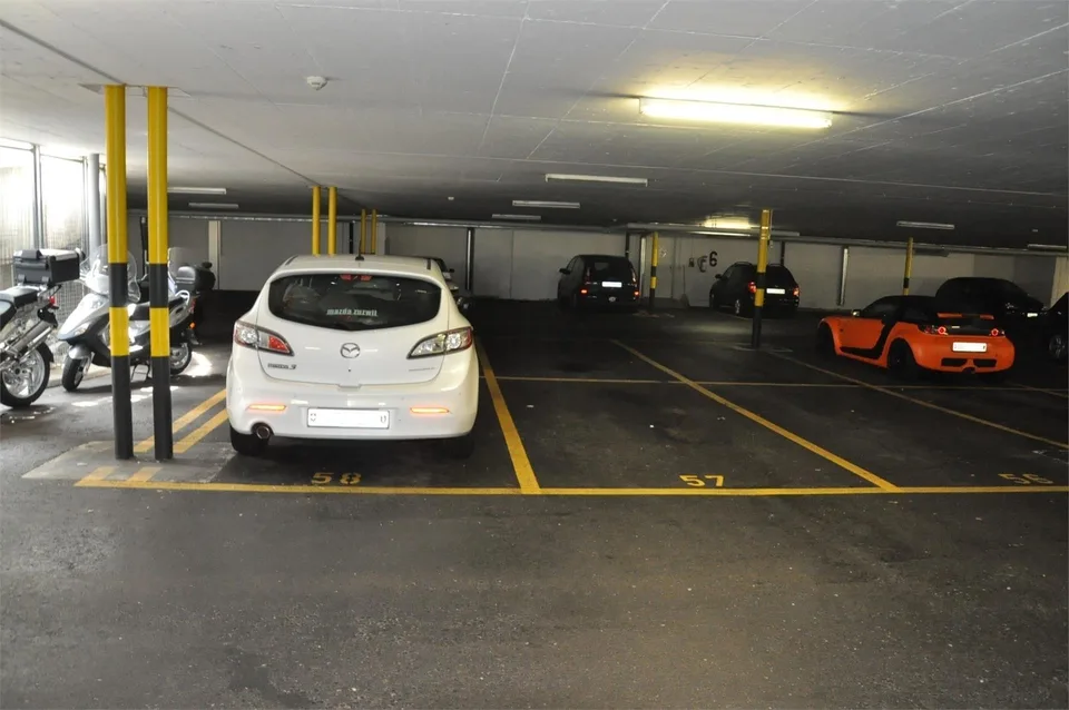 Auto- Einstellplatz in der Tiefgarage "Grünring"...
