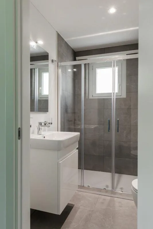 Wir vermieten frisch renovierte möblierte Einzimmerwohnungen – Foto 7 von 13