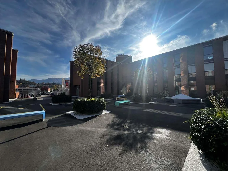 Rif. 2642 - World Trade Center, Agno - ufficio/studio medico in affitt
