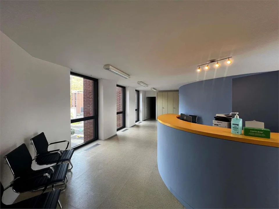 Rif. 2642 - World Trade Center, Agno - ufficio/studio medico in affitt