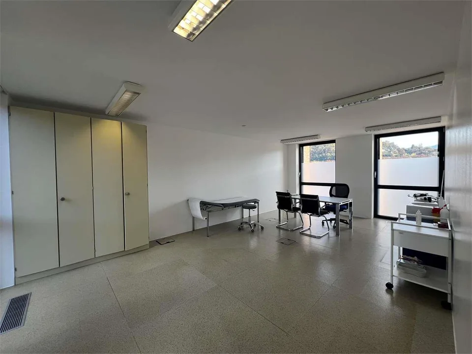 Rif. 2642 - World Trade Center, Agno - ufficio/studio medico in affitt