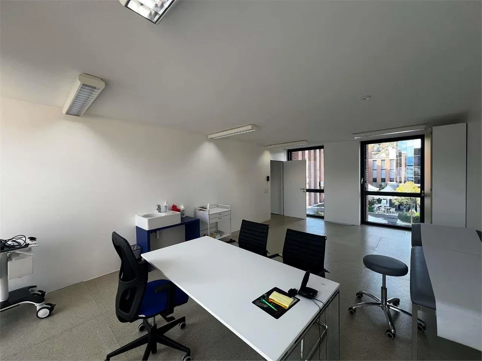 Rif. 2642 - World Trade Center, Agno - ufficio/studio medico in affitt