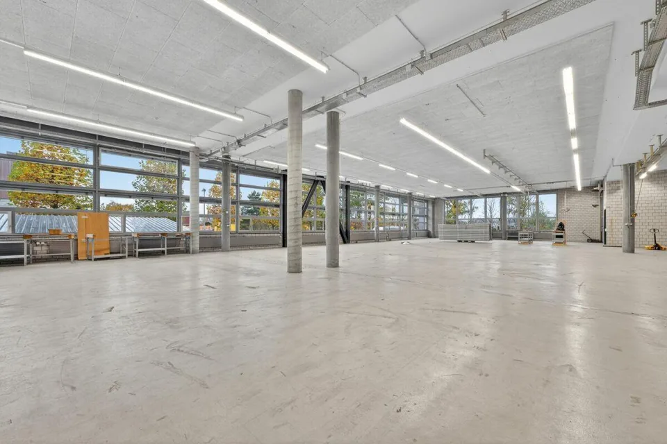 Grosszügige Gewerbehallen mit idealer Infrastruktur