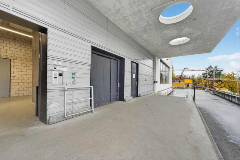Grosszügige Gewerbehallen mit idealer Infrastruktur