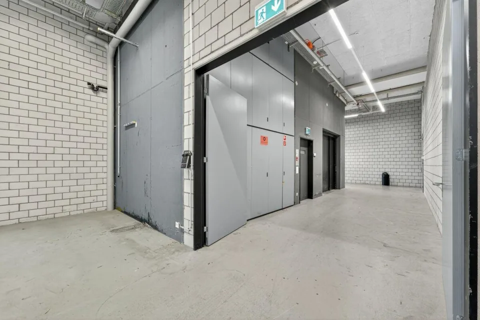 Grosszügige Gewerbehallen mit idealer Infrastruktur