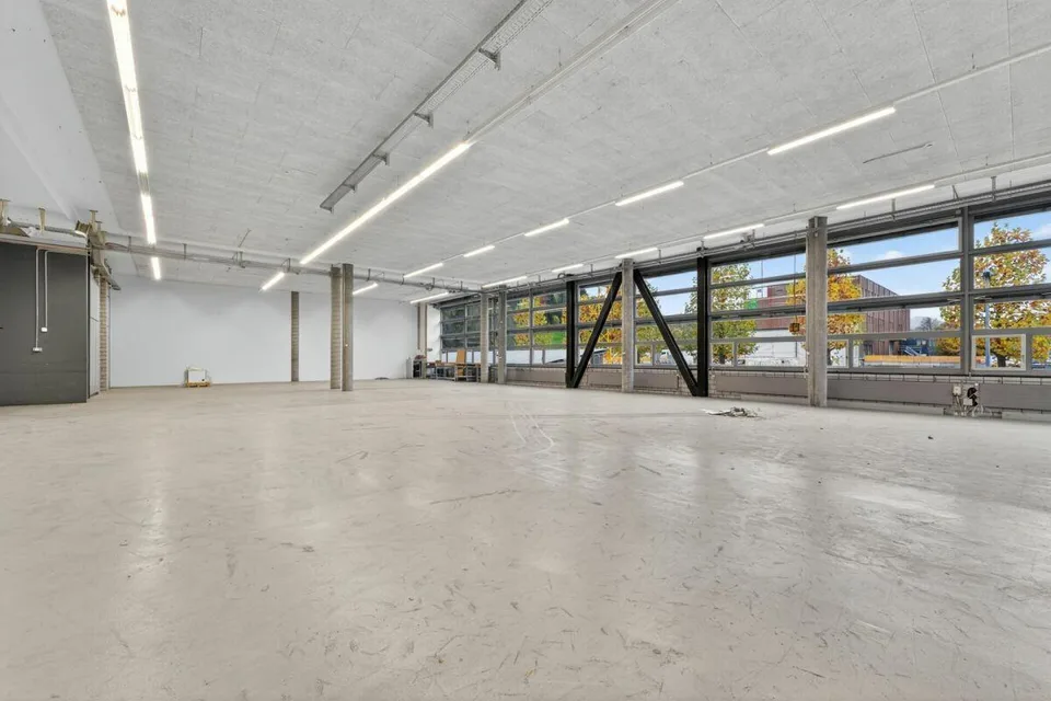Grosszügige Gewerbehallen mit idealer Infrastruktur