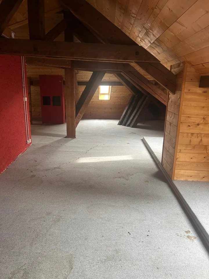 Atelier spacieux - en plein centre