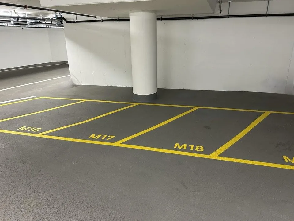 Motorradabstellplätze in Wiedikon zu vermieten