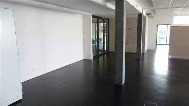Ausgebaute Bürofläche - einziehen und loslegen