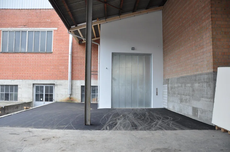 zentrale Gewerbefläche mit Warenlift