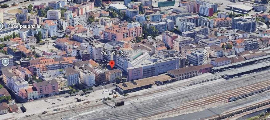 Chiasso, centrale singolare ufficio di 5,5 locali duplex
