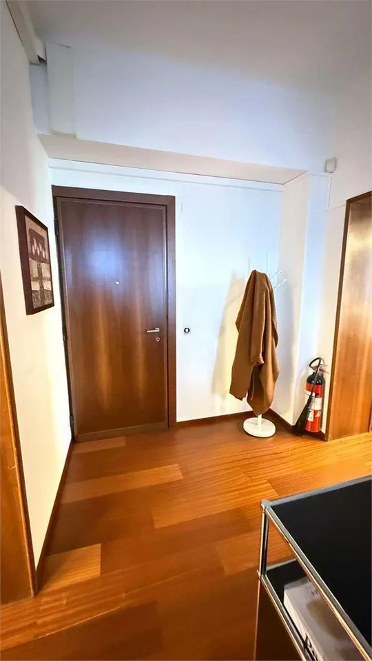Chiasso, centrale singolare ufficio di 5,5 locali duplex