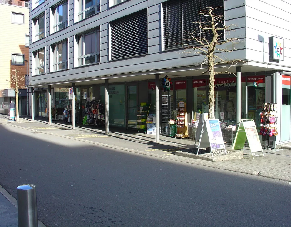 Repräsentatives Ladenlokal an bester Passantenlage in Goldau – Foto 11 von 13