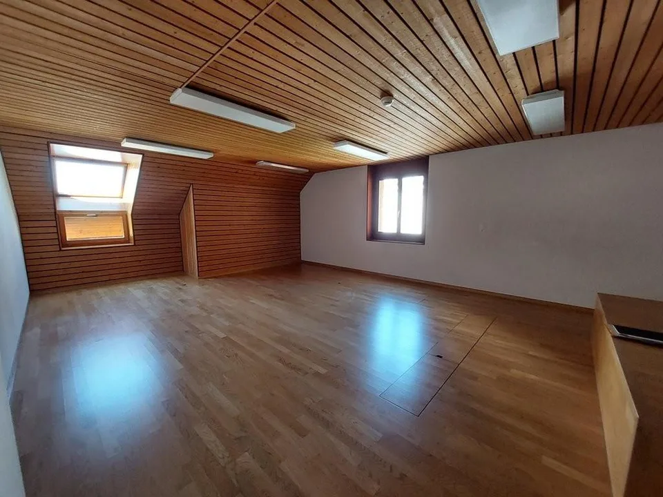Grand bureau au 4ème étage de 182m2
