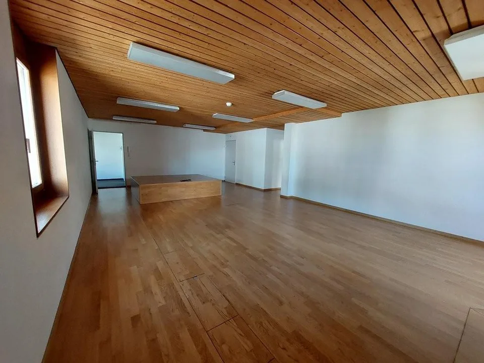Grand bureau au 4ème étage de 182m2