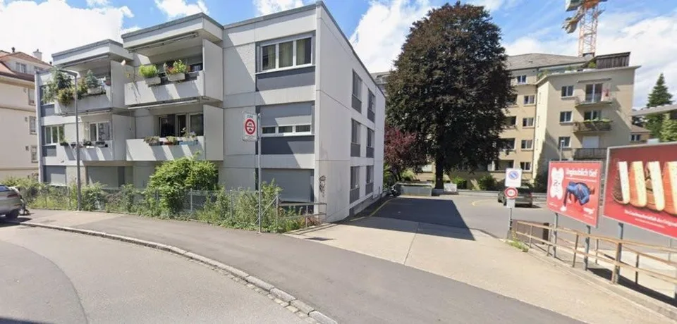 Einstellhallenplatz an zentraler Lage!
