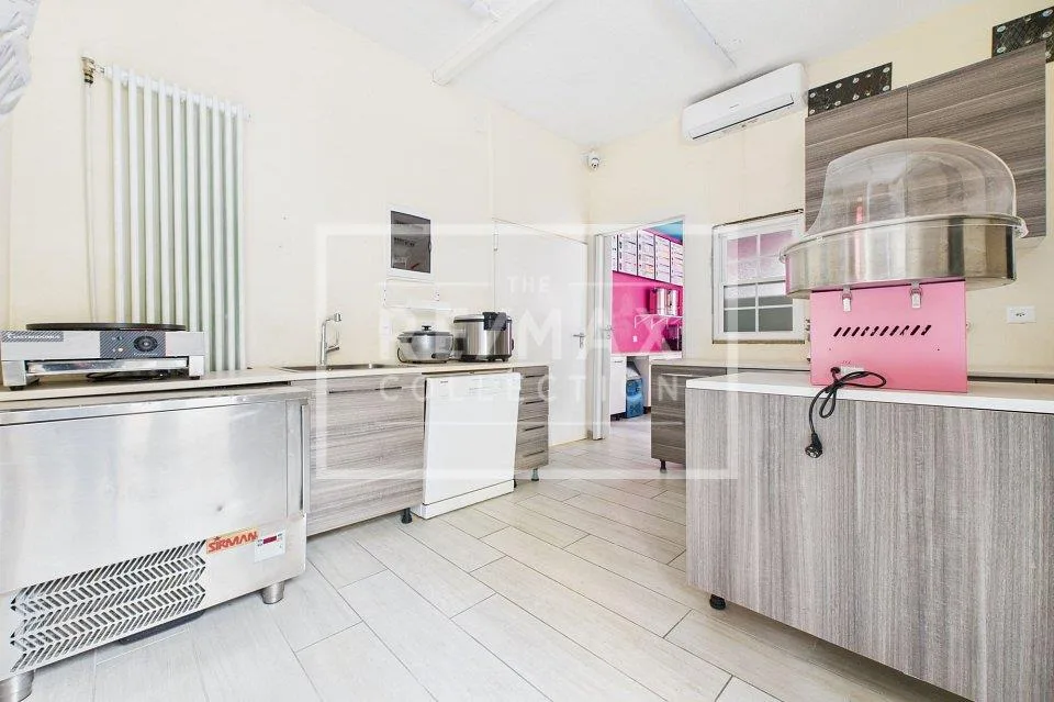 Spazio ideale per la tua attività! Locale commerciale a Loreto – foto 7 di 9