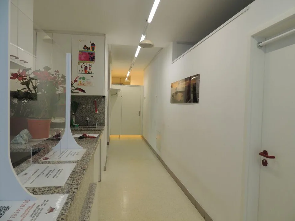 SPAZIO COMMERCIALE CON AMPIE VETRATE (ricerca subentrante) – photo 6 of 22