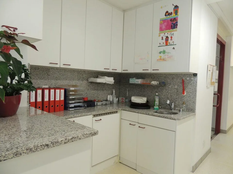 SPAZIO COMMERCIALE CON AMPIE VETRATE (ricerca subentrante) – photo 12 of 22
