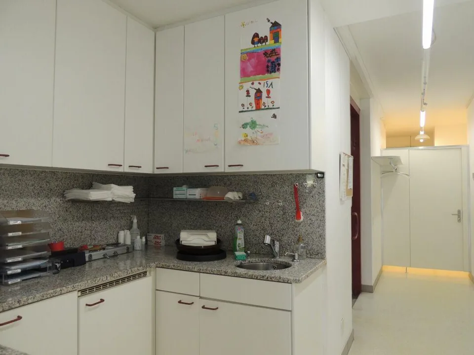 SPAZIO COMMERCIALE CON AMPIE VETRATE (ricerca subentrante) – photo 10 of 22