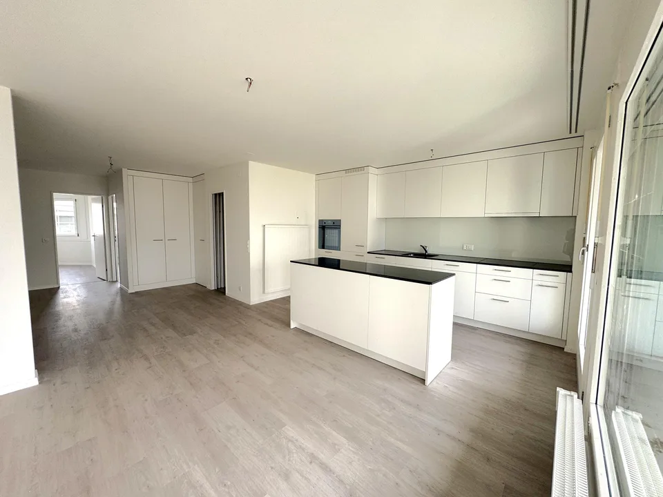 Grosszügige 4.5 Zimmerwohnung im 2.OG