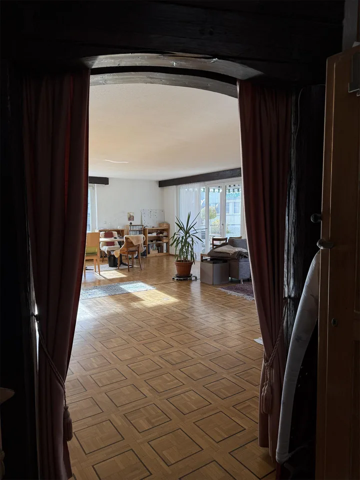 Grosszügige Wohnung im Osten der Stadt - FRISCH SANIERT
