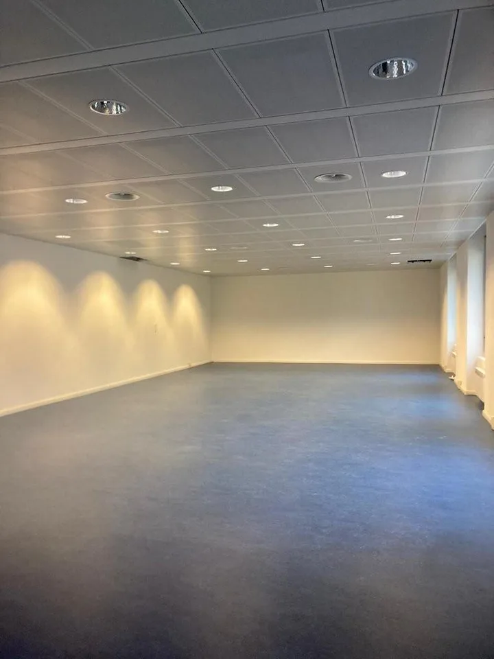 Affittasi superfici commerciali / depositi a Giubiasco