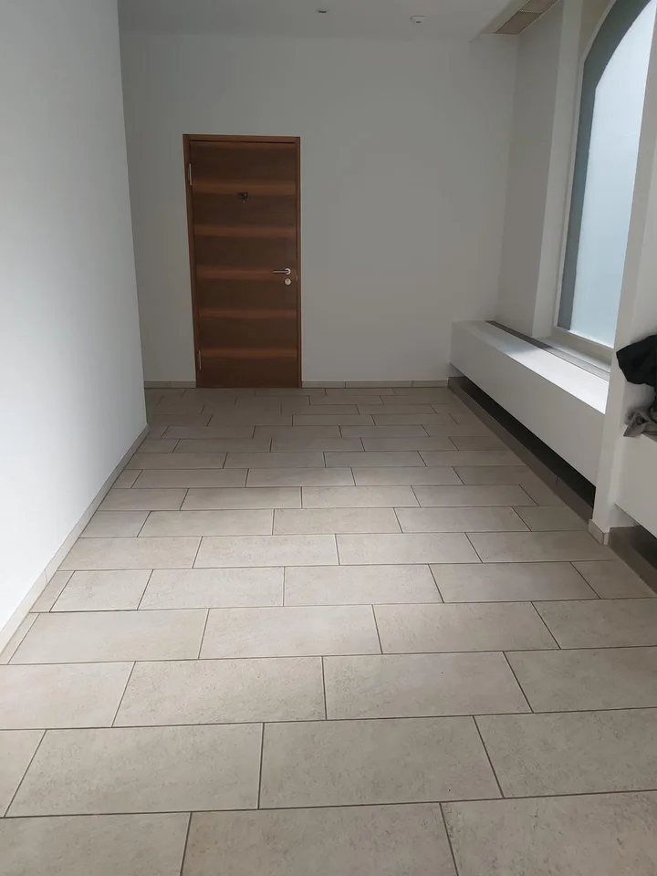 Attraktiver Gewerbe-/Büroraum im Erdgeschoss