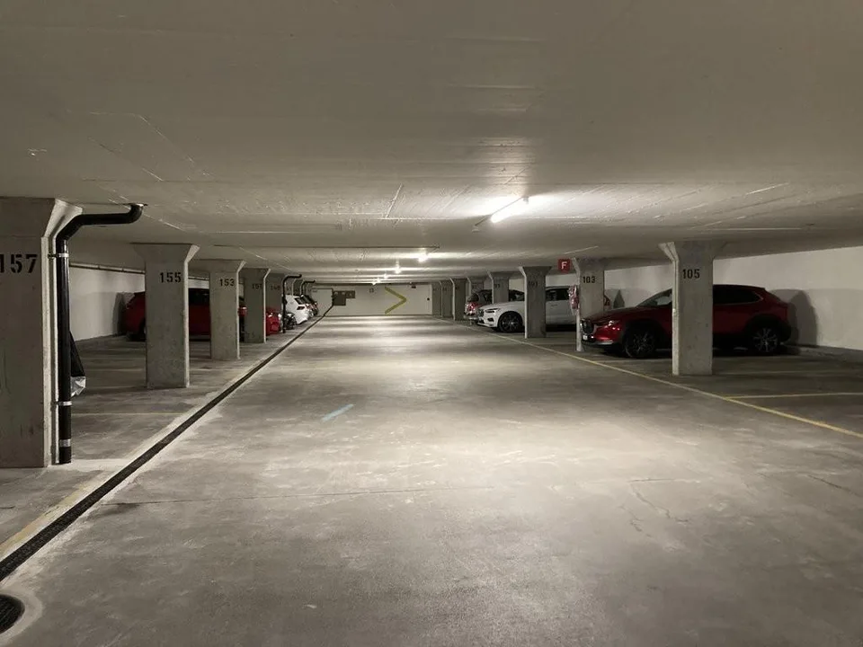 EINSTELLPLATZ 5 GEHMINUTEN VOM BAHNHOF BERN ENTFERNT