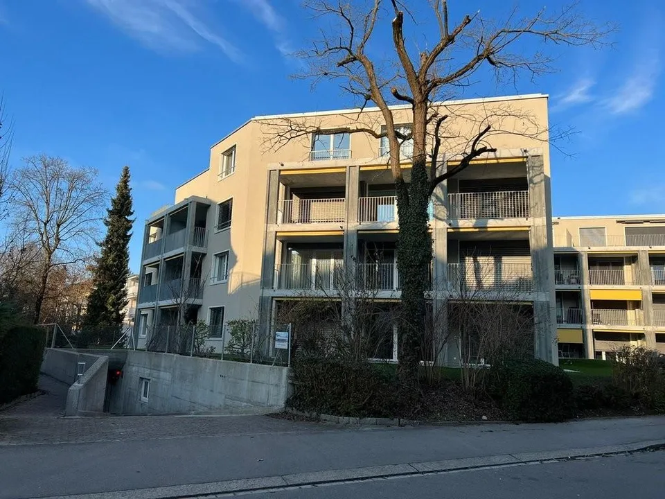 Motorrad-Einstellplatz ab sofort zu vermieten, Nähe Bahnhof Oerlikon