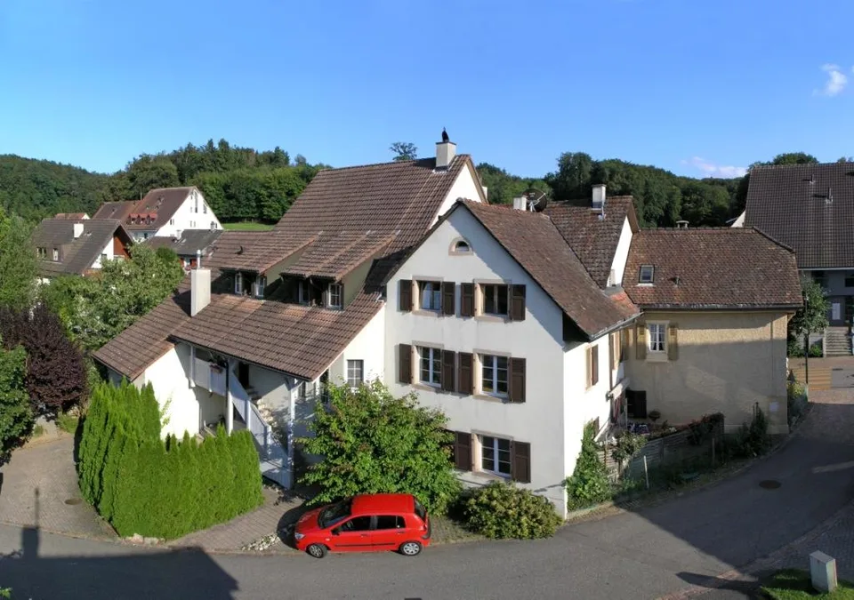 Grosse 5.5-Zimmer-Maisonettewohnung mit Loggia im Herzen von Giebenach
