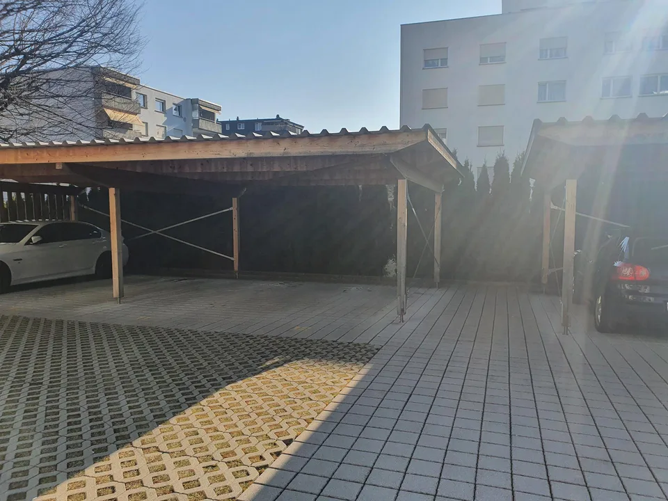 Überdachter Parkplatz in Heerbrugg