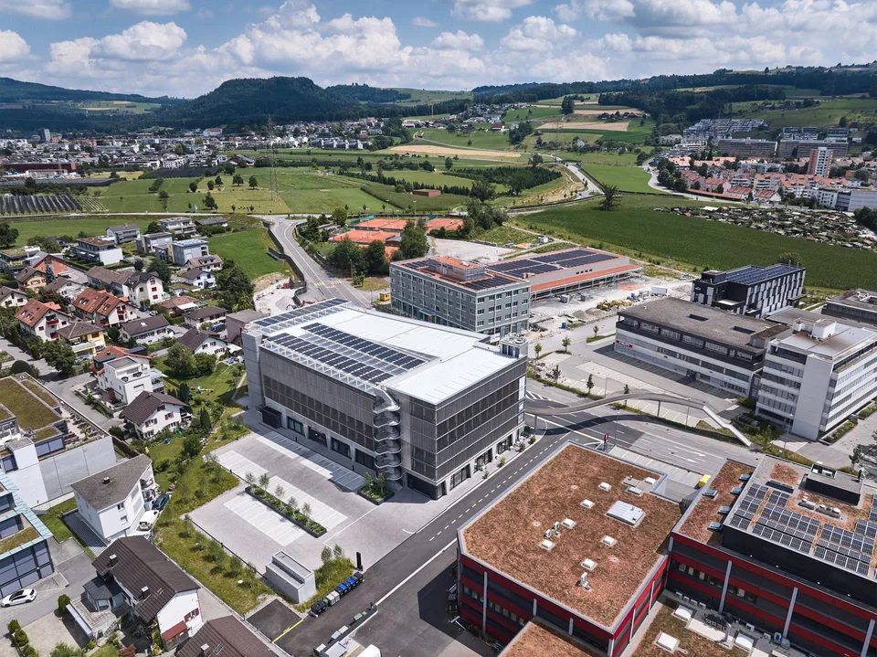 "812 m2 Gewerbe-/Bürofläche mit Warenlift und Rampen"