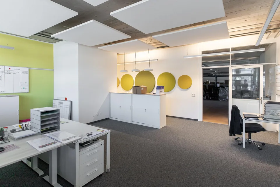 "812 m2 Gewerbe-/Bürofläche mit Warenlift und Rampen"