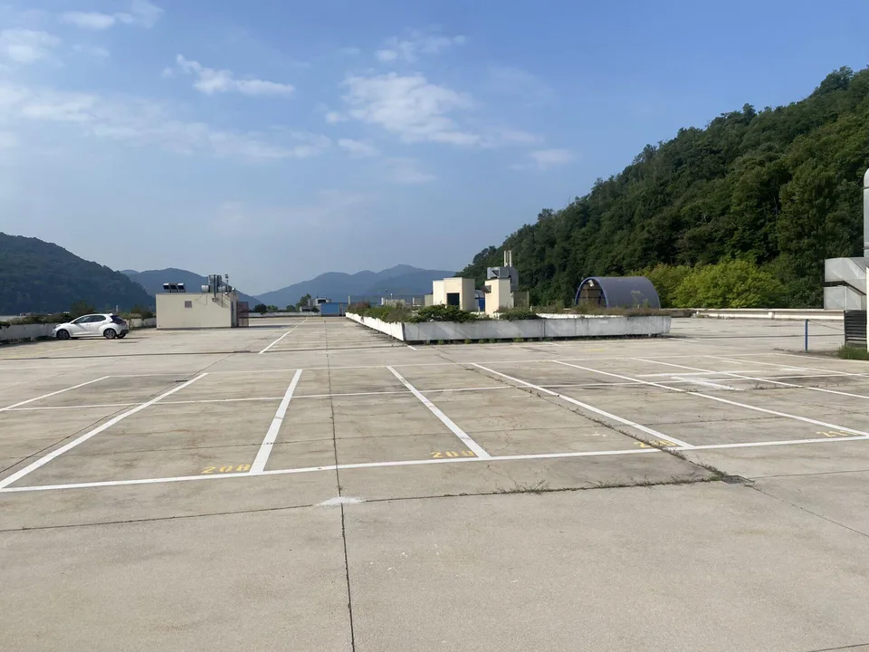 Affitto Posteggi Esterni – Centro Galleria 2, Via Cantonale, Manno