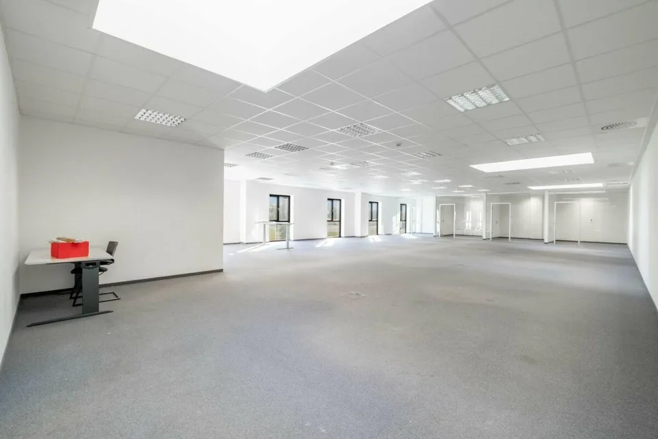 Attraktive Büroräumlichkeiten ab 250 m2  - hell, modern und zentral