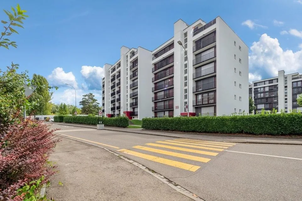 Motorradplätze an der Zürcher-/Hardstrasse in Neuenhof