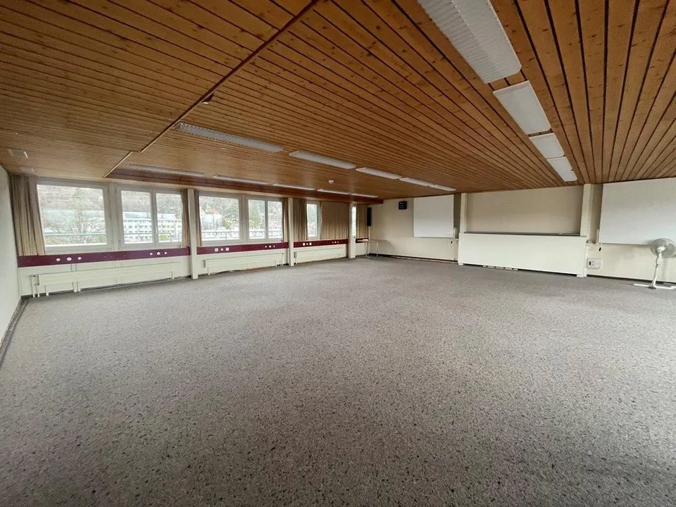 Büroflächen/Mehrzweckraum/Lager 123m2 zu vermieten!