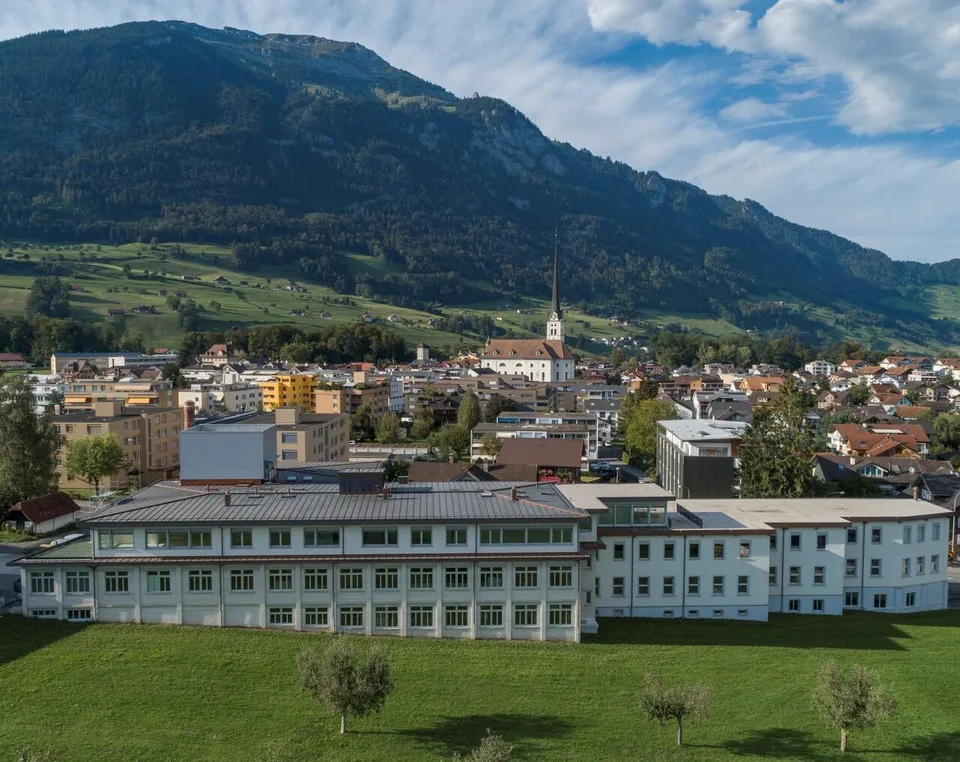 Moderne Gewerbefläche mit Weitblick