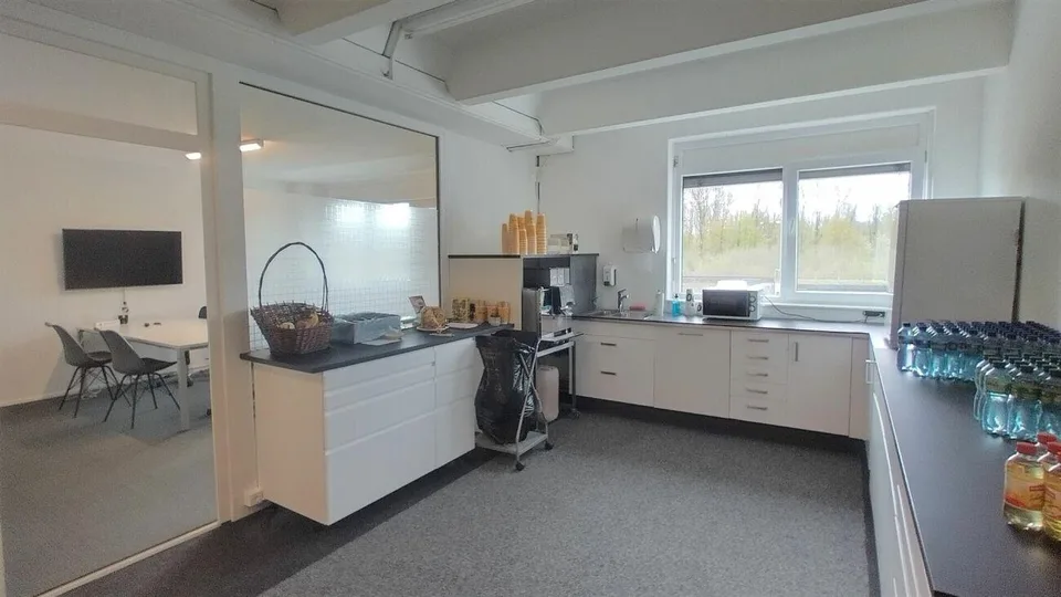 Bussigny Vaud bureaux/atelier de 650 m2 divisibles avec accès quai ... – Foto 8 von 12