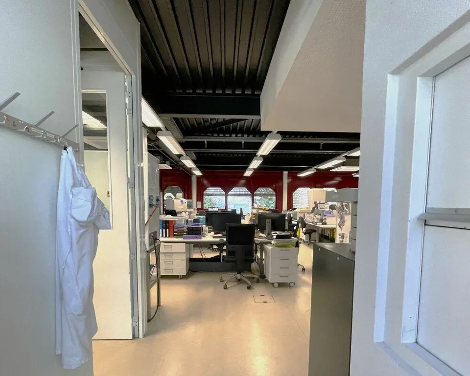 Locaux commerciaux, ateliers, laboratoires à louer, divisibles