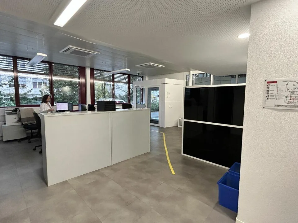 Locaux commerciaux, ateliers, laboratoires à louer, divisibles