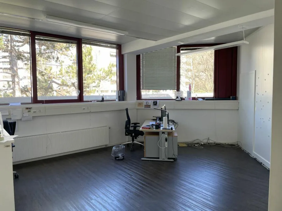 Locaux commerciaux, ateliers, laboratoires à louer, divisibles