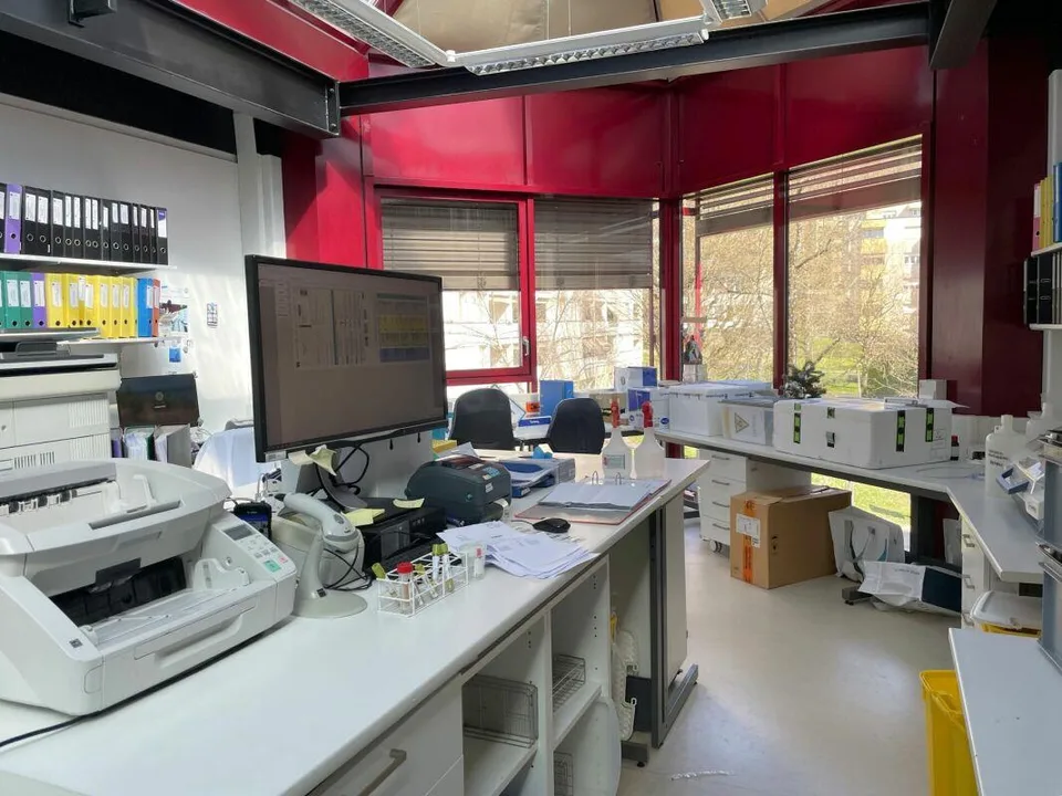 Locaux commerciaux, ateliers, laboratoires à louer, divisibles